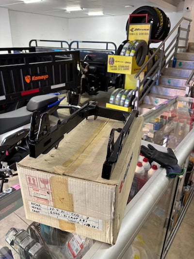 Tijera Trasera Original Suzuki Vivax 115  Referencia 61100-31CA0T281 Basculante