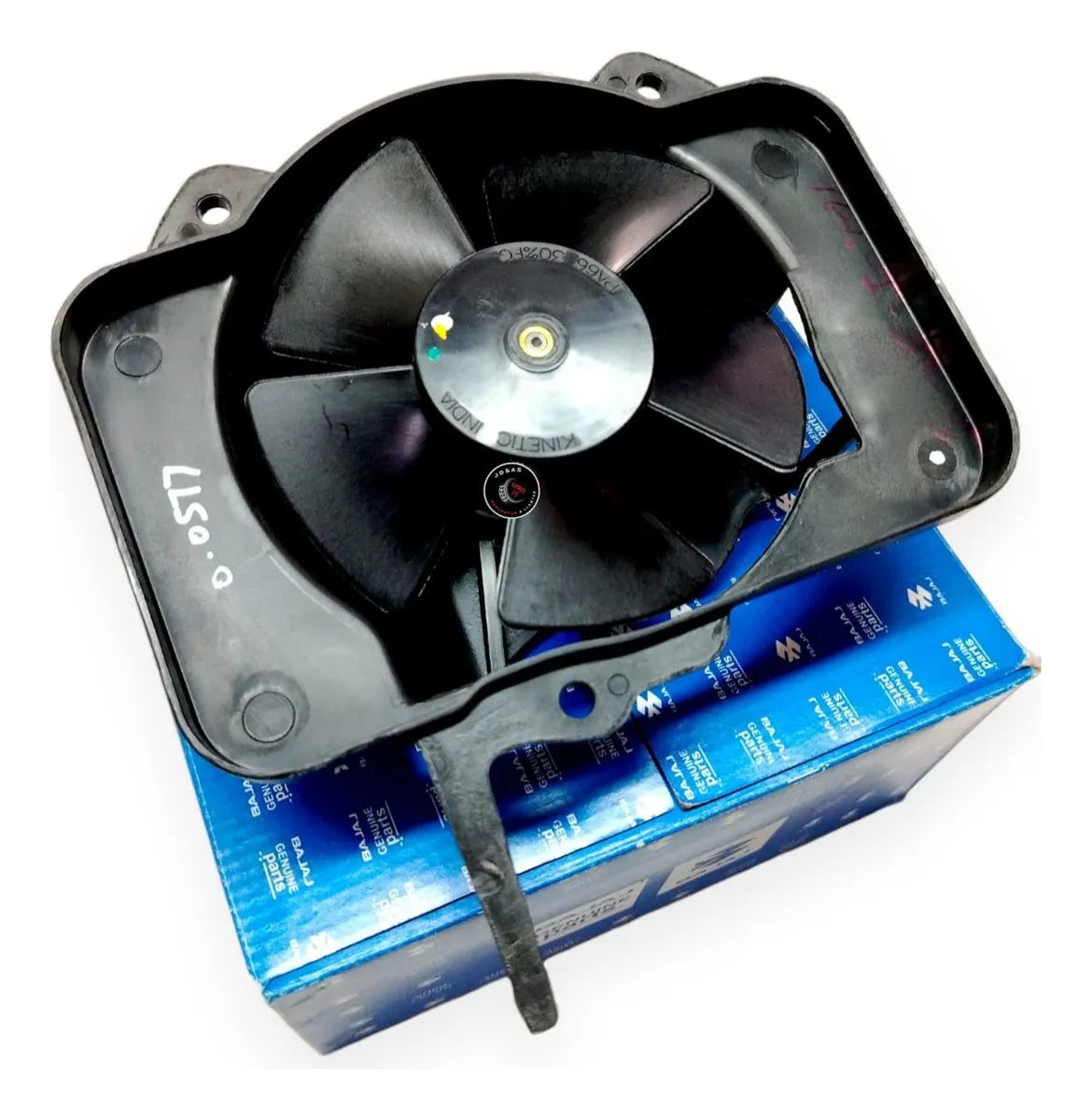 Ventilador de radiador original para moto Bajaj Pulsar NS 200 referencia JP601235 vista frontal de aspas.